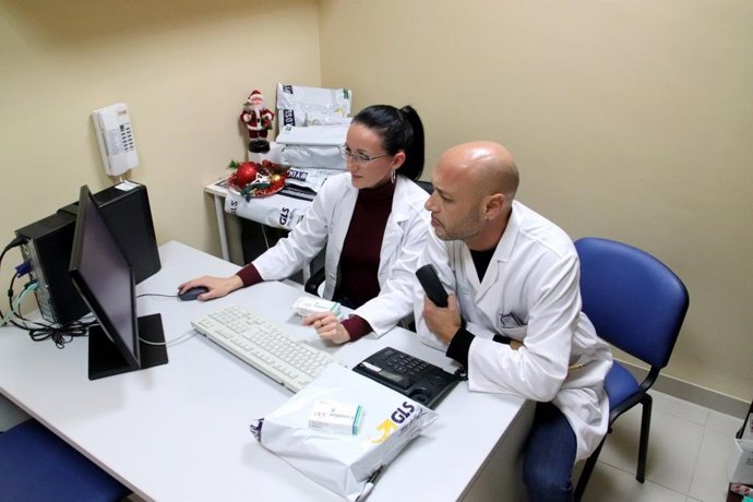 Profesionales sanitarios en servicio de telefarmacia