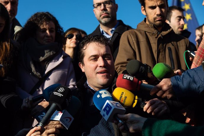 El president de PDeCat, David Bonvehí, realitza declaracions davant els mitjans de comunicació durant l'ofrena floral a la tomba de Francesc Maci, en Montjuc (Barcelona) a 25 de desembre de 2019.