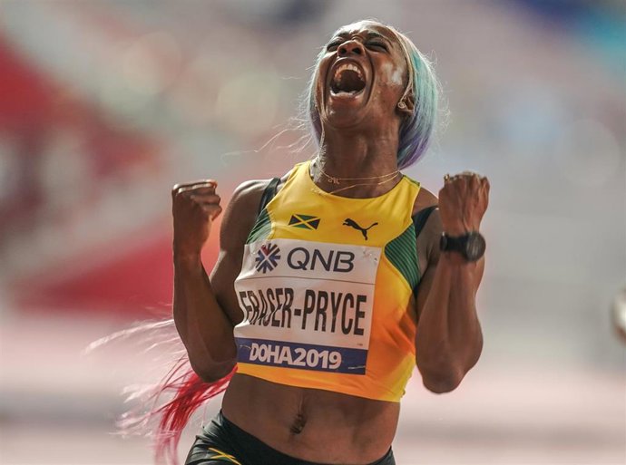 La atleta jamaicana Shelly Ann Fraser Pryce celebra su victoria en el último Mundial