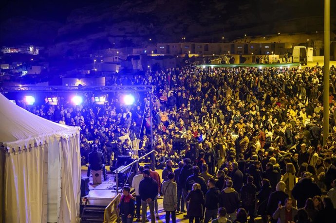 Público de la X Noche de las Candelas