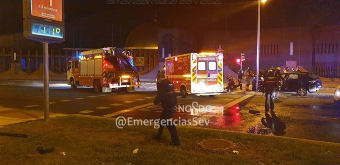 Camión de Bomberos y turismo implicados en un accidente de tráfico en Sevilla Este