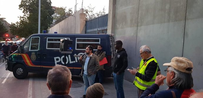 Conentración frente al CIE de Zapadores