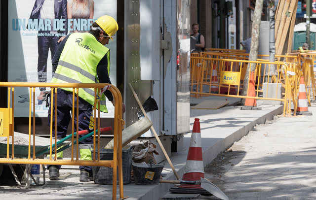 Imágenes de recurso de trabajadores en verano