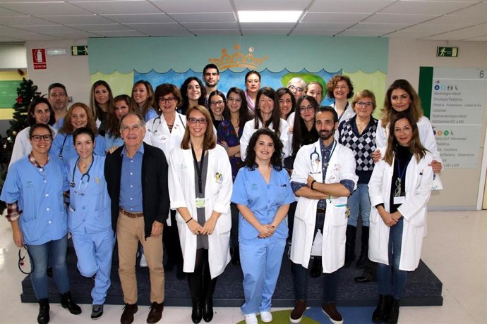 Entrega de premios del Certamen de Cuentos Navideños 'Dr. Francisco Vela' en el Hospital Virgen Macarena de Sevilla