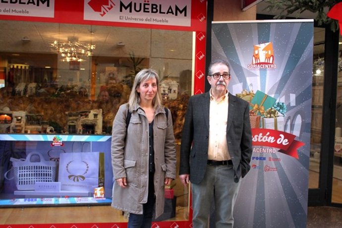 Yolanda Santos y Jesús Muñoz presentan el Cestón de Soriacentro,