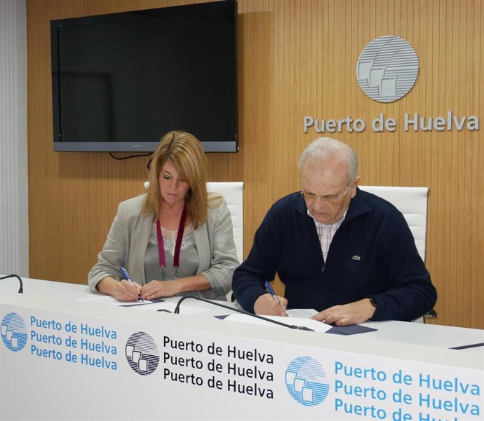 Acuerdo entre el puerto de Huelva y el economato Resurgir.
