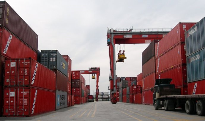 Economía.- El superávit de la balanza por cuenta corriente baja un 12,9% hasta s