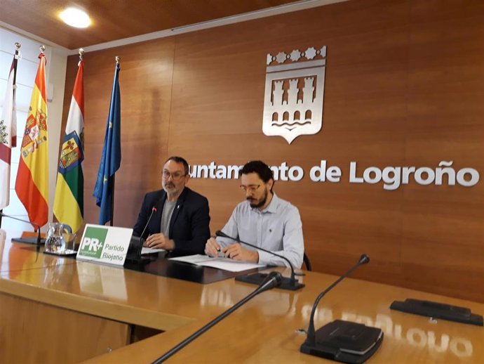 El presidente del PR+, Rubén Antoñanzas, y el responsable del Área Institucional del PR, David Muntión en compacecencia de prensa