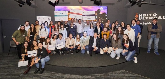 Imagen de los premiados en la final del Premio Jóvenes máshumano