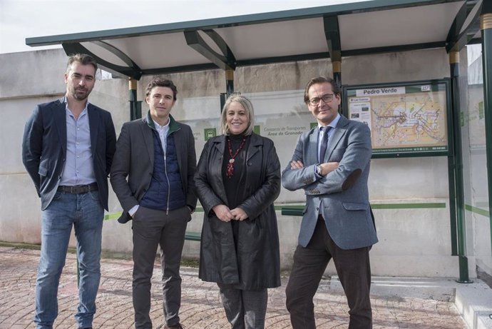 Imagen de la nueva marquesina instalada en la localidad granadina de Las Gabias