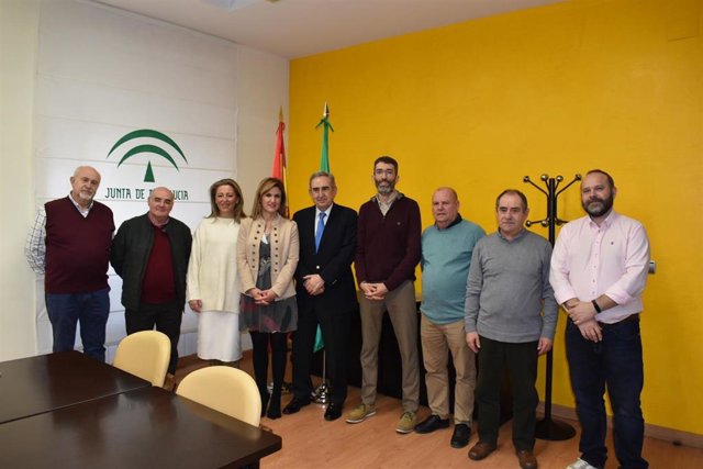 Entrega de materual informático a los representantes de cuatro entidades sociales de la provincia