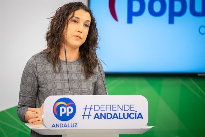 La vicesecretaria de Desarrollo Rural del PP-A, Yolanda Sáez, en rueda de prensa.