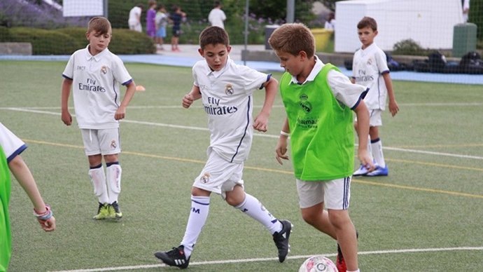 Niños participando en Campus Experience Fundación Real Madrid