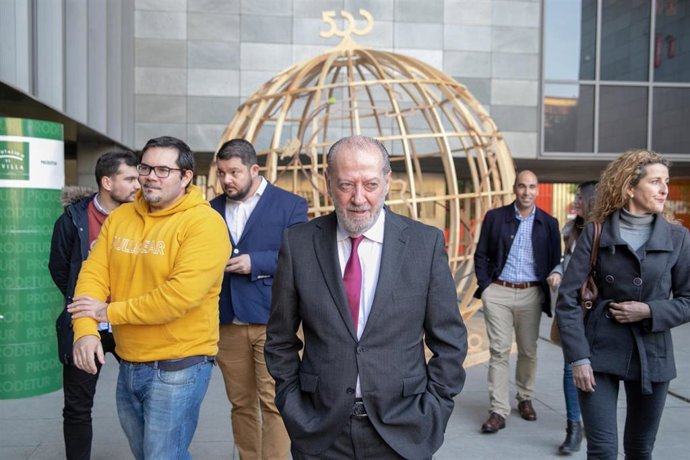 El presidente de la Diputación de Sevilla, Fernando Rodríguez Villalobos, se reúne con alcaldes de la provincia para abordar programs de formación y empleo