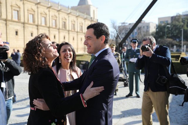 María Jesús Montero y Juanma Moreno. Foto de archivo.