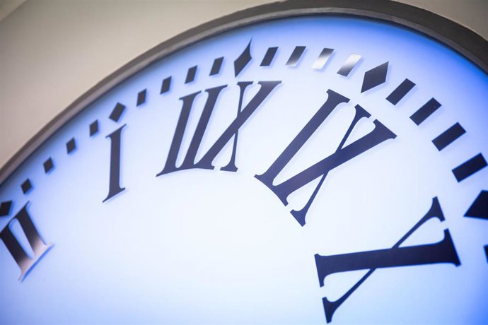 Reloj de la Puerta del Sol o Reloj de Gobernación de la Casa de Correos que todos los años da las campanadas de las tradicionales uvas de Nochevieja durante la medianoche del 31 de diciembre, en Madrid a 16 de diciembre de 2019.