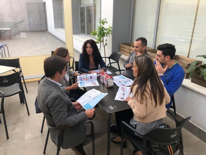 La consejera de Igualdad, Rocío Ruiz, en una imagen de archivo de visita al centro residencial Aones en Huelva.