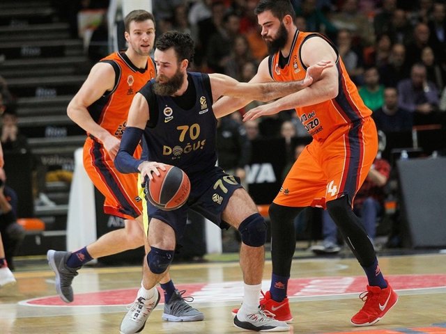 Luigi Datome, del Fenerbahce, ante el Valencia Basket