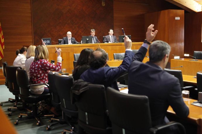 Votaciión del dicamen de la comisión de Hacienda de las Cortes del proyecto de Ley de Presupuestos de Aragón 2020