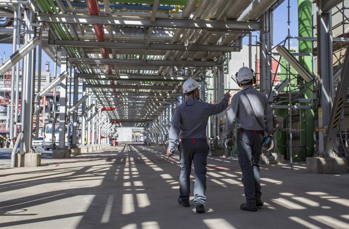 Trabajos en la parada programada de Palos de la Frontera.