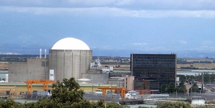 Imagen de la central nuclear de Almaraz, a la que Nusim lleva 30 años prestando servicio.