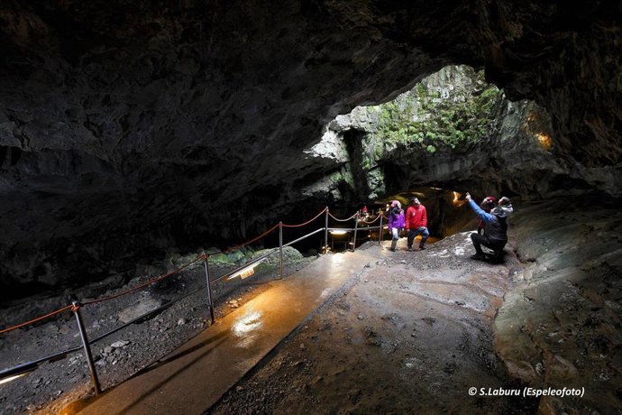 S.Santa.- Villanúa propone actos culturales, visitas a la Cueva de Las Güixas y el Día del Libro en los próximos días 