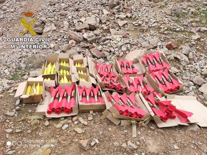 La Guardia Civil destruye 135 cohetes antigranizo cargados de explosivo y yoduro de plata en Campo de Criptana