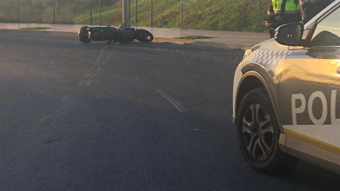 Un motorista herido en un accidente en Tomares.