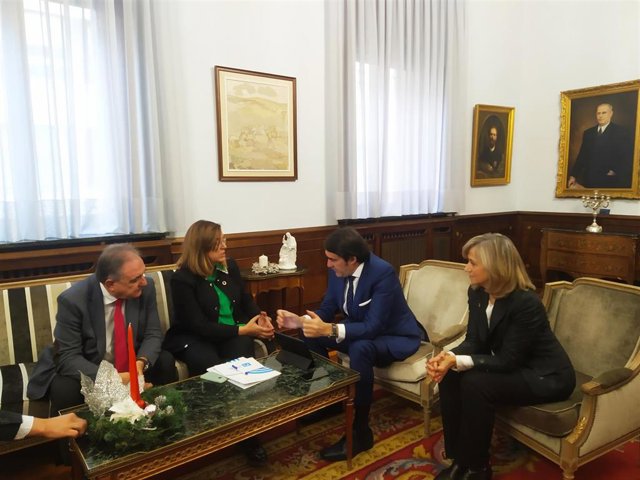 Mielgo; Armisén; Suárez-Quiñones y de la Fuente durante la reunión entre la Diputación y la consejería de Fomento.