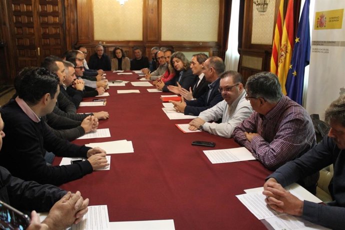 Reunión de José Crespín con representantes de la Plataforma para la Defensa de la Fruta Dulce, de los sindicatos Unió de Pagesos, Asaja, Jarc y Afrucat