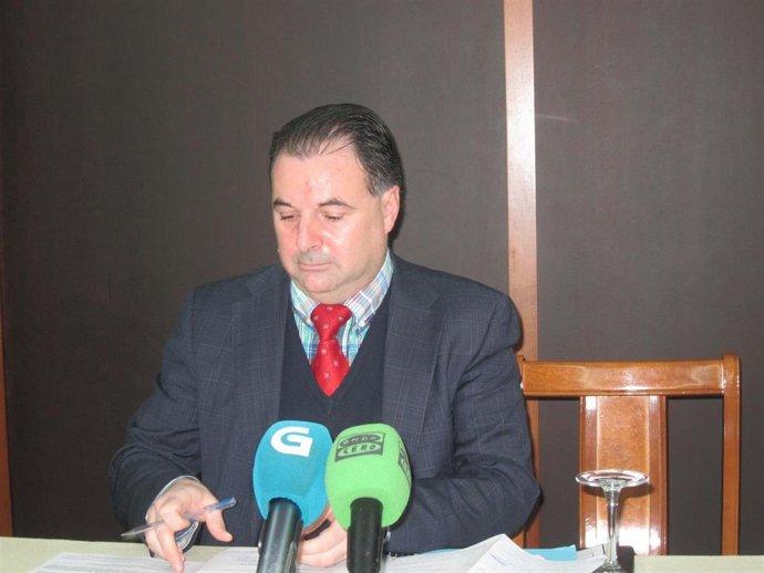 El presidente de la Federación de Asociaciones Provinciales de Empresarios de Salas de Fiesta, Baile y Discotecas de Galicia, Samuel Pousada, durante la rueda de prensa