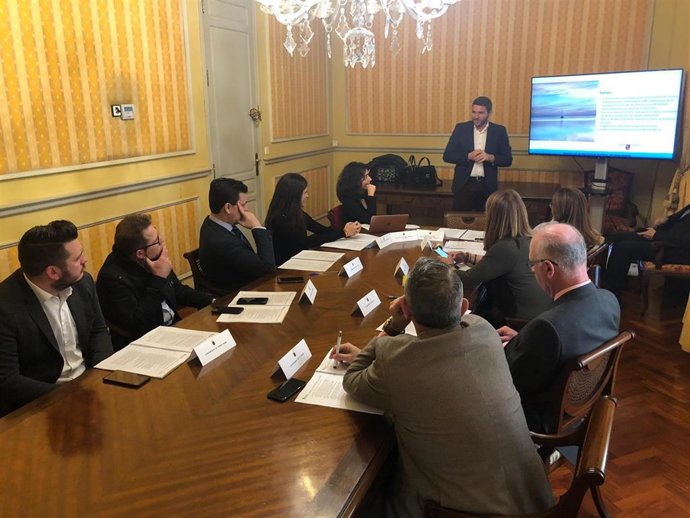 Los consejeros Antonio Luengo y Cristina Sánchez mantienen un encuentro con alcaldes y representantes de los municipios de la cuenca vertiente al Mar Menor para explicarles el contenido del Decreto Ley de Protección Integral del Mar Menor