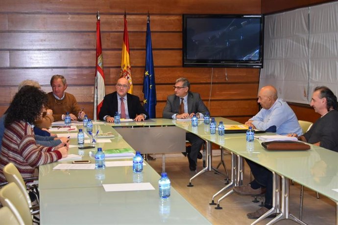 Carnero se reúne con las OPA para informar sobre la incorporación de jóvenes