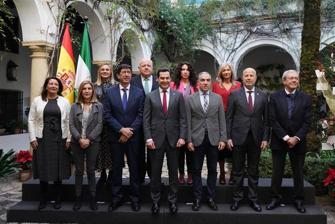 Foto de familia del  último Consejo de Gobierno del año 2019, celebrado en Córdoba