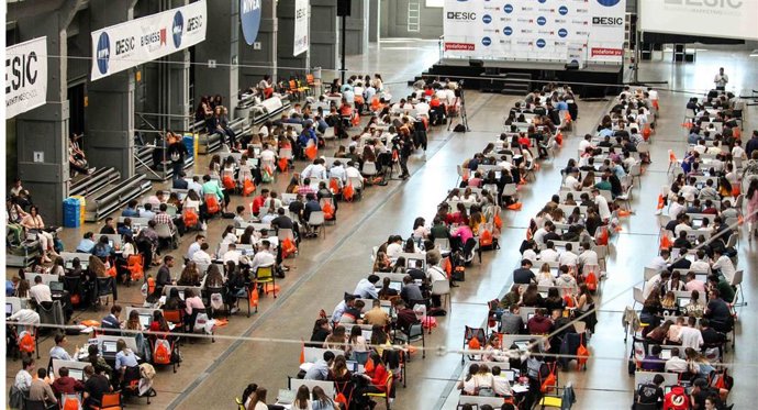 Jóvenes participantes en un encuentro