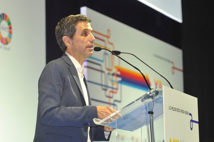 El alcalde de Alcalá de Henares, Javier Rodríguez Palacios, durante el Pleno de la FEMP