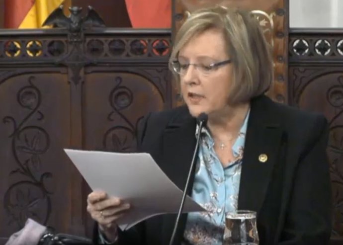 La escritora Rosa Planas en un momento de la lectura del pregón del Estendard 2019