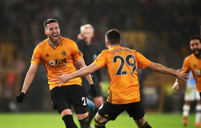 Matt Doherty celebra un gol con el Wolverhampton Wanderers.