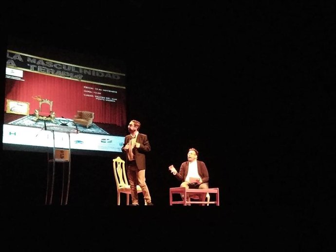 Diputación y el Colegio de Psicología sensibilizan a jóvenes contra la violencia de género a través del teatro