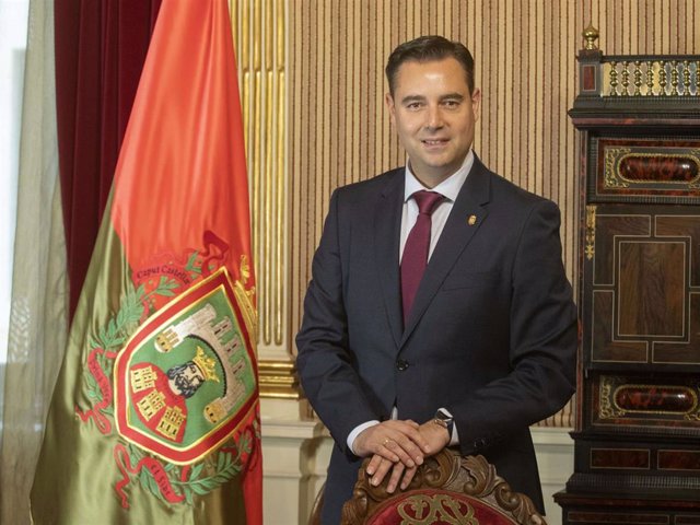 El alcalde de Burgos posa para la entrevista de Europa Press