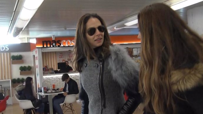 Eva González llega a Madrid para continuar con la promoción de 'La Voz Kids'