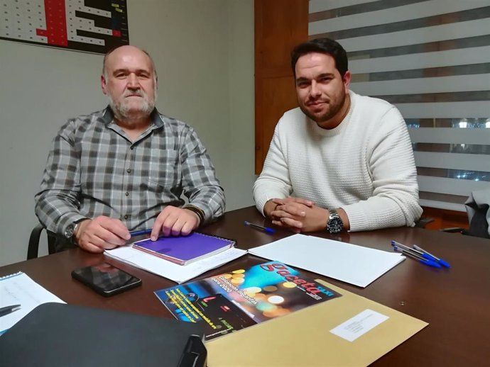 Reunión del director de Transportes y Movilidad, Rubén Sobrino, y el presidente de la Federación Regional del Taxi, Manuel García.
