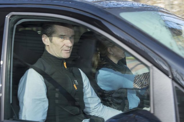 Iñaki Urdangarin pone rumbo a Brieva desde Vitoria junto a su mujer, la Infanta Cristina