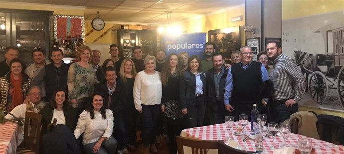 Isabel Bonig en un encuentro con afiliados en Utiel