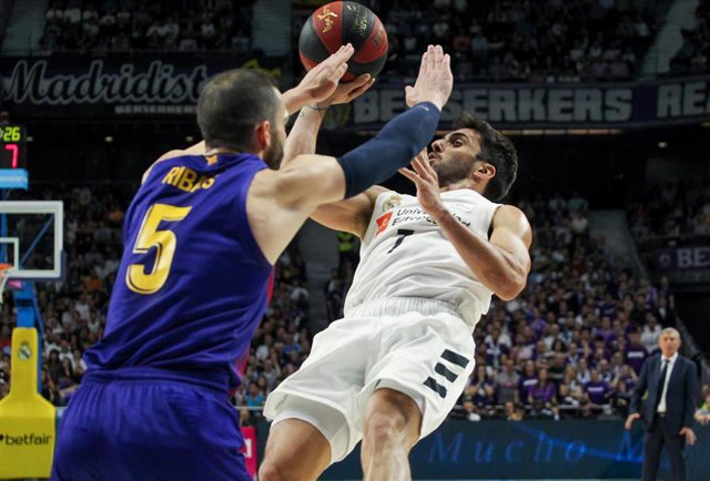 Facu Campazzo y Pau Ribas, durante un partido entre Real Madrid y Barça.