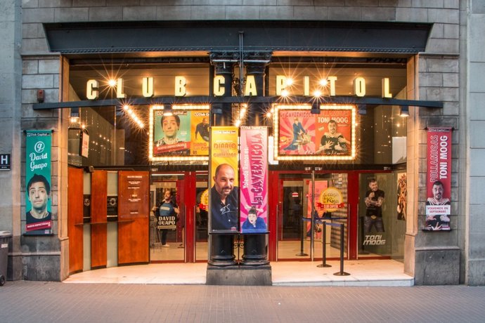 Faana i entrada del Club Capitol a la Rambla de Barcelona