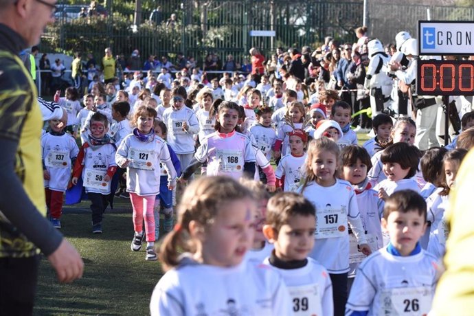 Más de 1.000 niños participaron en la San Silvestriña en Vallecas