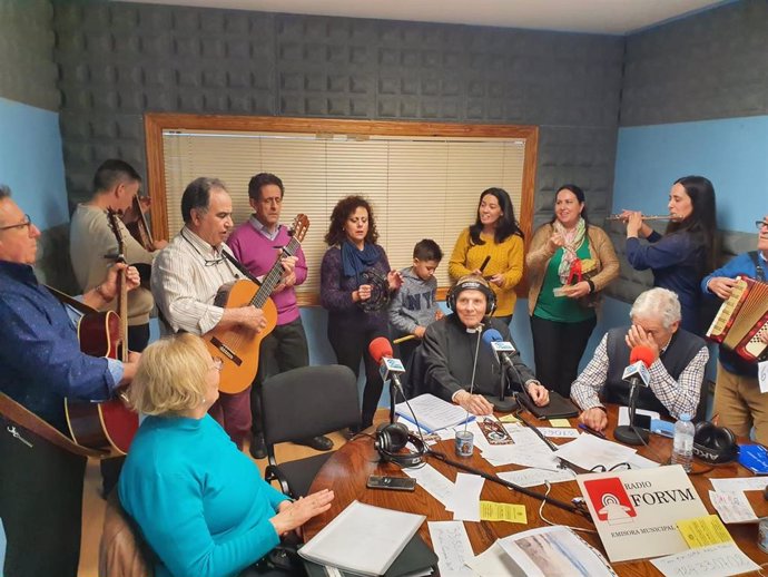 La asociación de La Antigua interpreta villancicos en Radio Forum