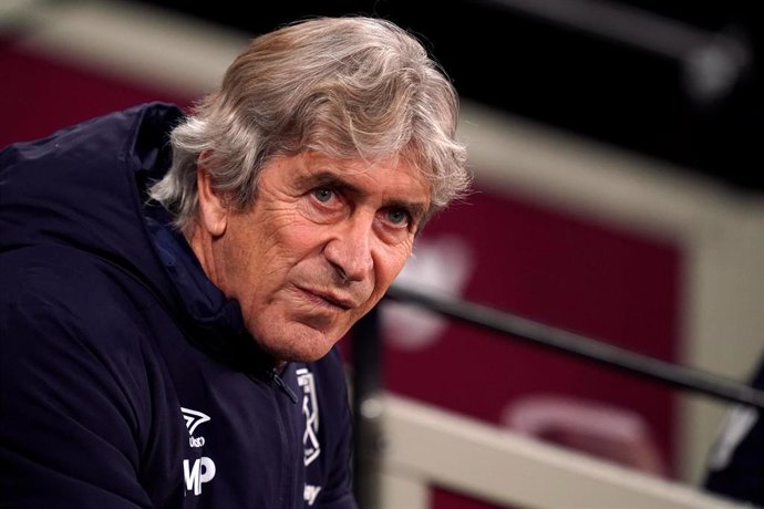 El entrenador del West Ham United, Manuel Pellegrini, en el partido de la Premier League contra el Leicester City