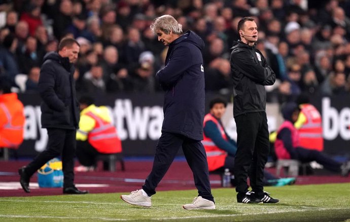El entrenador chileno Manuel Pellegrini ha dejado de ser entrenador del West Ham United